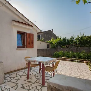 3* Gostinjska kuća Ester